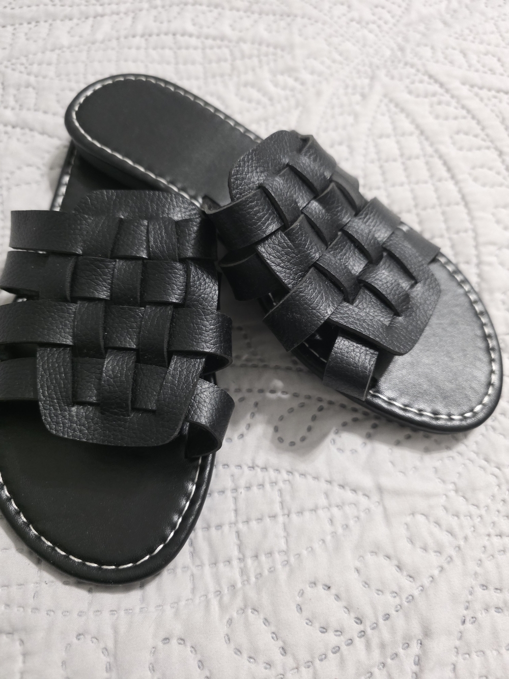 Source Unknown Black Woven Slide Sandals - Women